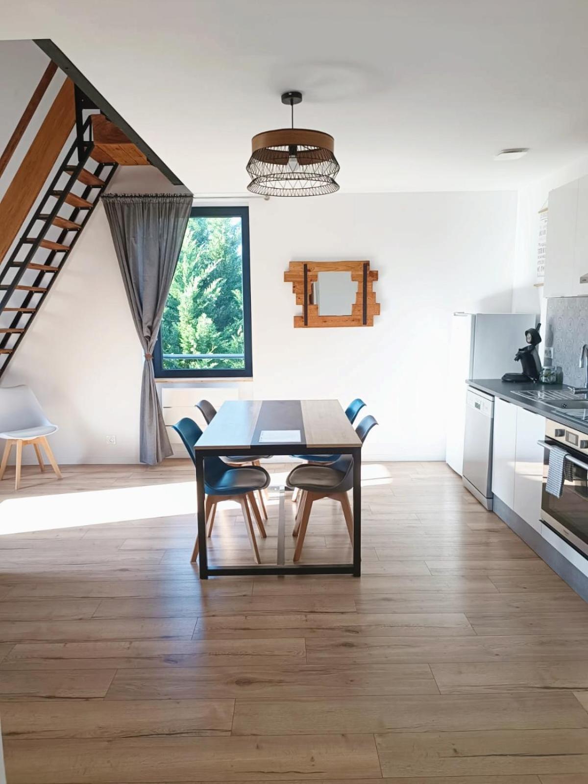 Appartement Duplex Dans Une Ancienne Usine Beaupréau-en-Mauges Buitenkant foto